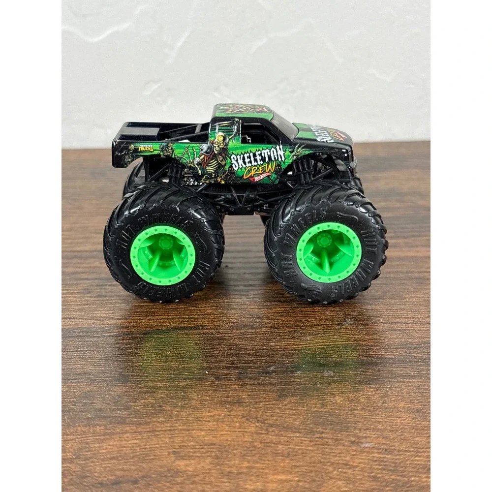 Monster Jam Hot Wheels 1:64 Diecast Lot Megalodon Earth Shaker Skeleton Crew